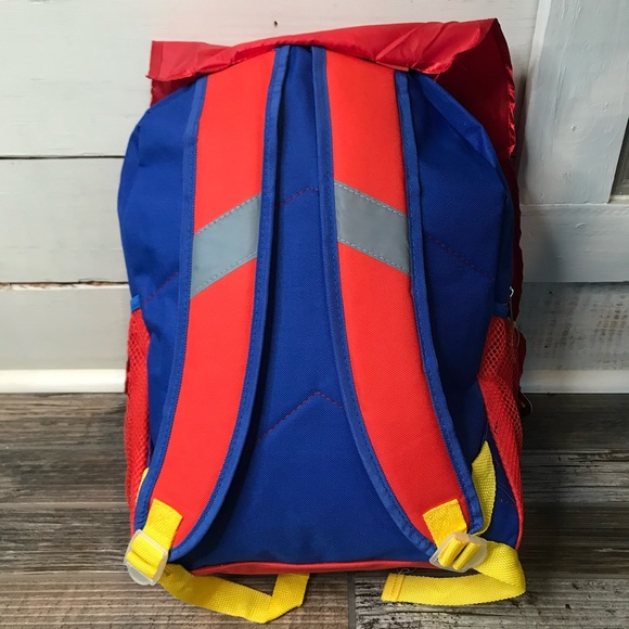 Wonder Woman Backpack With Detachable Cape - Picture 4 of 12